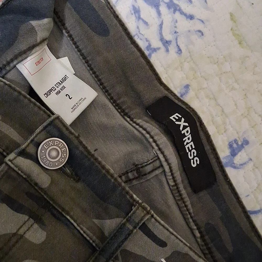 Size 2 - Picture 3 of 4
